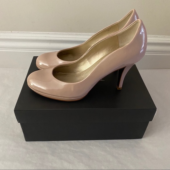Tahari Blush Nude Patent Heels - Picture 2 of 13